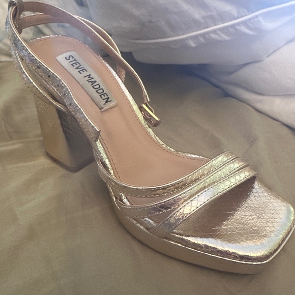 Gold platform Steve Madden block heel sandals size 5.5 - Picture 1 of 5